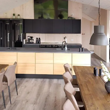 22 Person In Vaeggerlose